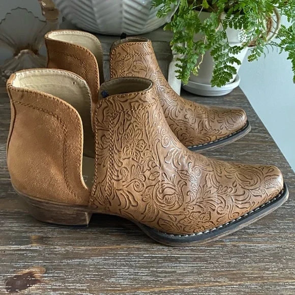 Roper Ava Embossed Snip Toe Western Ankle Boots Booties Womens 7 Tan Brown - Picture 2 of 10